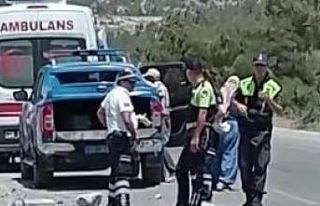 Freni patlayan kamyondan fırlayan sürücü hayatını...