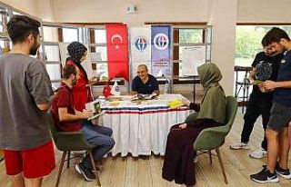 GAÜN’de tercih dönemi için tanıtım bürosu...