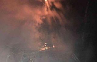 Gaz pedalı takılı kalan araç, alev alev yandı