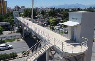 Gazi Bulvarı üzerindeki üst geçit tamamlandı