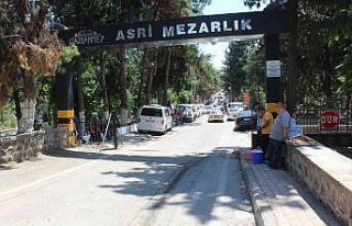 Gaziantep’teki mezarlıklarda arefe günü yoğunluğu