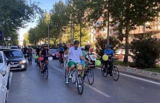 Gelin ve damadın aracı bisiklet