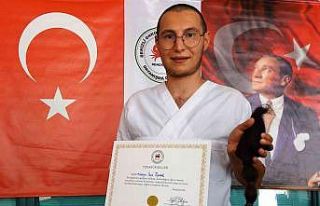 Genç eczacı gözü gibi baktığı saçını onkoloji...