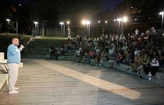 Gençlik Tiyatrosu ilk oyunuyla alkışları topladı