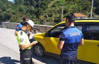 Gıda ürünleri, minibüsler ve ticari taksiler denetlendi