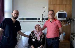 Göğsünü kaybetmeden kanserden kurtuldu