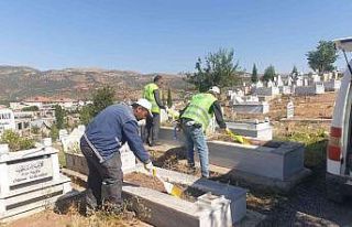 Gölbaşı’ndaki mezarlıkta bayram hazırlığı