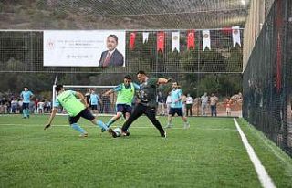 Güzelbağ Spor Alanı dostluk maçıyla açıldı