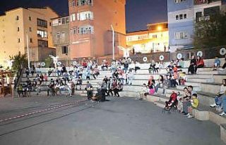 Hakkari Belediyesinden "Açık Hava Sinema"...