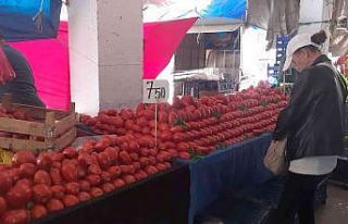 Halk pazarı boş kaldı