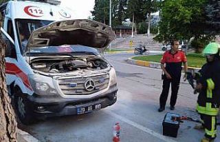 Hasta nakli gerçekleştiren ambulans alev aldı