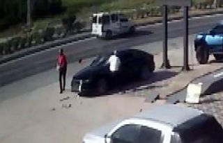 Hatay’da yol verme tartışmasından sonra otomobile...