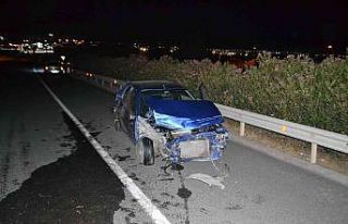 Hurdaya dönen araçtan hafif yaralı çıktılar