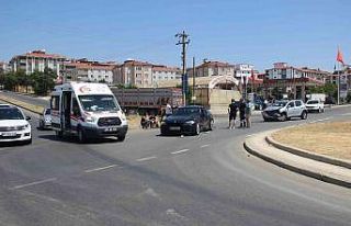 İki aracın çarpıştığı kaza kamerada: 1 yaralı