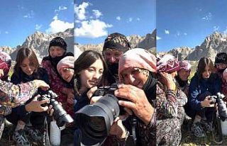 İlk kez fotoğraf makinesiyle tanışan köy kadınlarının...