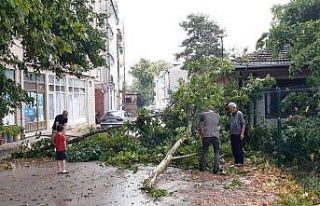 İnegöl’de bayramın birinci günü sağanak sele...