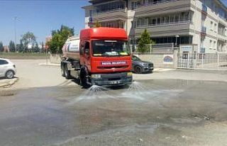 İnegöl’de cadde ve sokaklar temizleniyor
