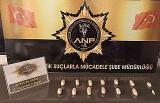 İran uyruklu şahsın bağırsağında 12 kapsül...