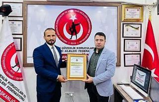 İş insanı Ekremoğlu’na teşekkür plaketi