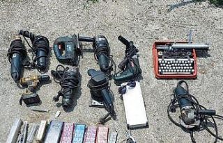 İş yerinden bilgisayar ve iş makineleri çalan...