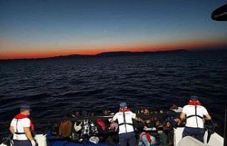 İzmir açıklarında 132 düzensiz göçmen kurtarıldı,...
