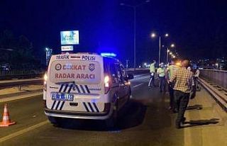 İzmir’de kamyona arkadan çarpan motosiklet sürücüsü...