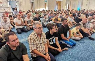 İzmir’de Kurban Bayramı namazı eda edildi
