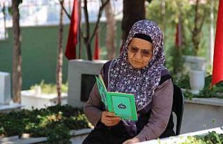 İzmir’de şehitliklerde buruk bayram arifesi