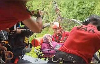 Jandarma ekipleri sel bölgesinde vatandaşların...