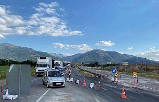 Jandarma sürücüleri uyararak kazaların önüne...