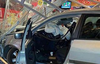 Kadıköy’de 21 yaşındaki alkollü sürücü kafeye...