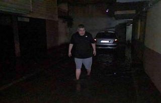 Karabük’te caddeler göle döndü, dükkanları...