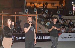 Karaoke sahnesi Hakkari gecelerine renk kattı