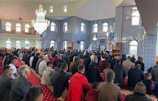 Kars’ta Bayram namazında camiler doldu