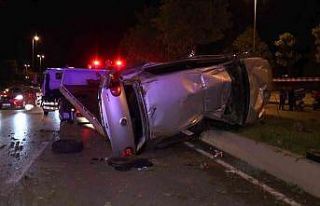 Kartal’da kontrolden çıkan otomobil ağaca çarparak...