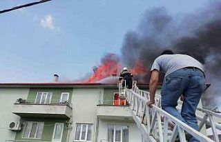 Kavaklıdere’deki çatı yangınında 2 ev kullanılamaz...