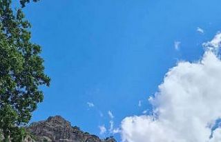 Kayalıklarda mahsur kalan vatandaş ekiplerce kurtarıldı