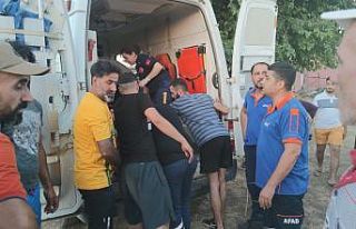 Kayalıklardan düşen vatandaşı AFAD ekibi kurtardı