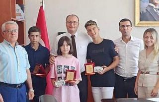 Kaymakam Arıkan LGS’de dereceye giren öğrencileri...