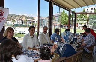 Kaymakam Sağlam, koruyucu aileler ile buluştu