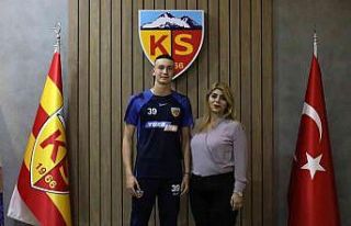 Kayserispor’da Mehmet Şamil Öztürk profesyonel...