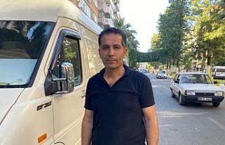 Kaza sonrası aldığı fazla paranın sahibini arıyor