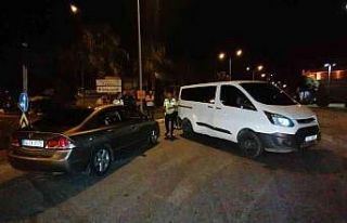 Kaza yapan ehliyetsiz sürücü aracı bırakıp kayıplara...