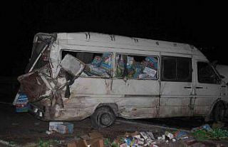 Kilis’te gıda yüklü minibüs devrilmesi sonucu...