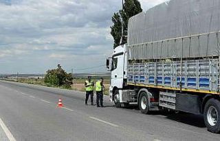 Kırmızı ışıkta geçen sürücüleri jandarma...