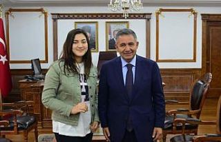 Kırşehir’in LGS birincisi başarısını kitap...