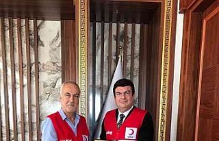 Kızılay’dan Nail Anlar’a gümüş madalya