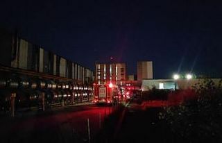 Kocaeli’de demir çelik fabrikasında çıkan yangın...