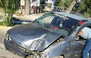 Kontrolden çıkan otomobil aydınlatma direğine...