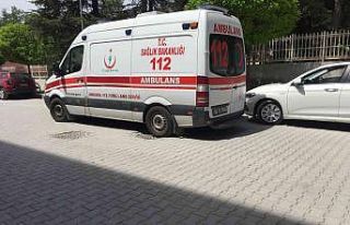 Kontrolden çıkan otomobil şarampole devrildi: 4...